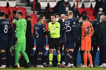 Pierre Webó acusó en directo al cuarto árbitro por supuesto racismo y los jugadores de ambos equipos abandonaron el terreno de juego en señal de protesta.