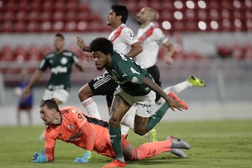 Palmeiras golea a River Plate en el Estadio Libertadores de América y complica la llave para el equipo de Rafael Santos Borré y Jorge Carrascal, quien salió expulsado