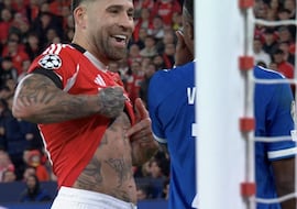 Henry y Seedorf atacan a Prestianni; Sneijder fulmina a Otamendi