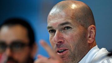 Real Madrid's French coach Zinedine Zidane holds a press conference at Valdebebas sport city in Madrid on January 26, 2018 on the eve of the Spanish League football match against Valencia. / AFP PHOTO / OSCAR DEL POZO