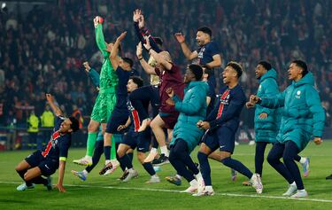El Paris Saint-Germain celebra la victoria tras finalizar el encuentro. La gran final, PSG-Inter, en el Allianz Arena de  Munich.