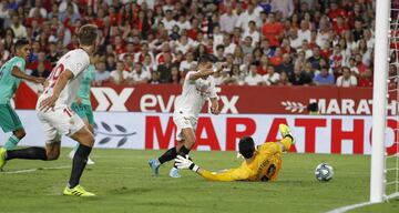 Jugada del gol anulado a Javer Hern¨¢ndez 'Chicharito' por fuera de juego.