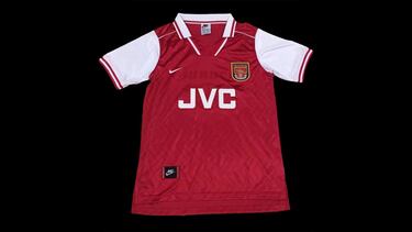 Hubo un socio indescriptible en el Arsenal de 1982 a 1999: dispositivos electrónicos japoneses para la marca JVC, los mercados nacionales y profesionales. Muchos seguidores de 'Gunners', mirando el logotipo, Viara, Analka, Bergamp ...
