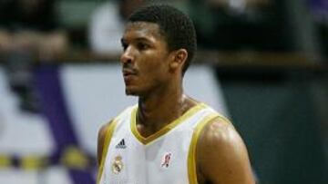 El Real Madrid gana con sufrimiento en los segundos finales en Granada