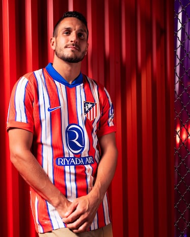 La nueva equipación del Atlético de Madrid rinde homenaje a la memorable campaña 1995/96, la de la conquista del mítico Doblete con la consecución del campeonato liguero y de la Copa del Rey.