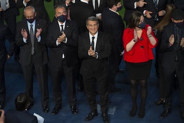 La investidura de Laporta en imágenes