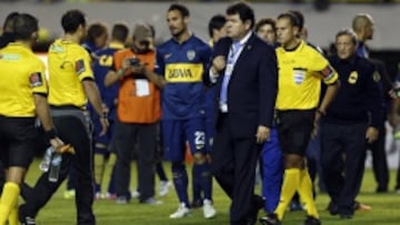14/05/15 PARTIDO COPA LIBERTADORES
BOCA JUNIOR - RIVER PLATE
BUENOS AIRES, ARGENTINA - MAYO 14: Partido Suspendido entre Boca y River, durante el juego de ida por los 8vos de final de la Copa Libertadores 2015 en el Estadio La Bombonera en Mayo 2015 en Buenos Aires, Argentina. (Foto: Gustavo Ortiz)
La persona de la Conmebol