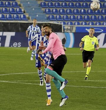 Jugada entre Jota y Gerard Piqué en la que el jugador babazorro fue expulsado (doblle amarilla).