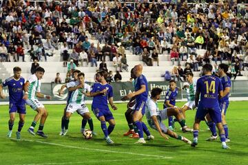 Acci¨®n ofensva del Antequera. En la segunda partepudo hacer mas goles.