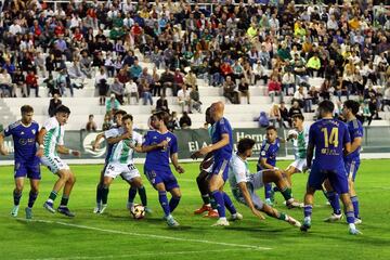 Acción ofensva del Antequera. En la segunda partepudo hacer mas goles.