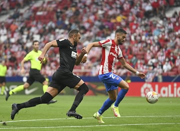 Carrasco con el balón. 