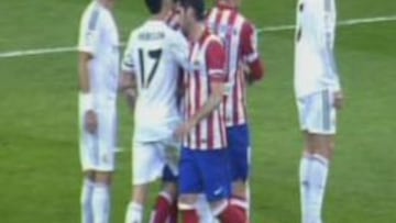 Arbeloa se acerc&oacute; por la espalda a Costa y le pis&oacute; adrede con los tacos en el tobillo.
 