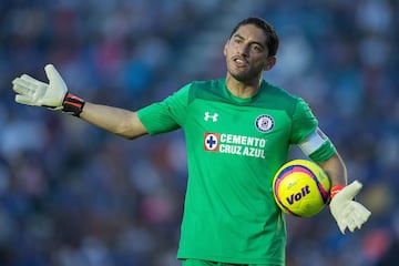 El arquero de Cruz Azul ha jugado todos los partidos del campeonato, a pesar de que 'La Máquina' no pasa por buen momento, el guardameta cementero ha destacado en muchos partidos. Además, es seleccionado nacional.