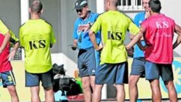 <b>CAMBIO EN LA DELANTERA. </b>Kresic, según lo visto en el partidillo de ayer, dará la titularidad a Rondón.