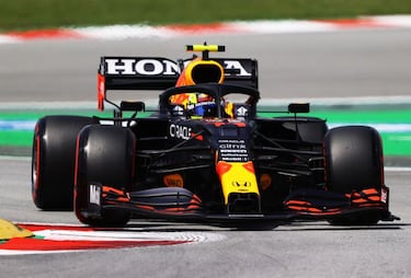 Checo Pérez y Red Bull, lejos de los líderes en las prácticas del GP de España