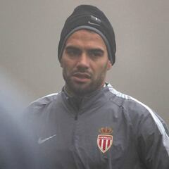 Falcao envía condolencias a la familia de Roberto Cabañas