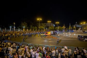 Los seguidores se reunieron en la Plaza de Cibeles para celebrar la decimocuarta Champions League del Real Madrid.