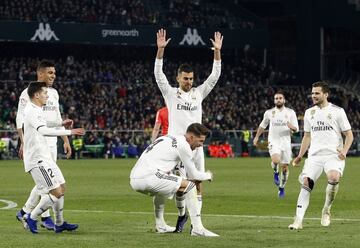 1-2. Dani Ceballos celebró el segundo gol.