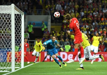 Partido de mucha lucha en todas las líneas.  Mira las mejores imágenes del partido de octavos de final entre Colombia e Inglaterra 