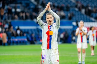 Ada Hegerberg es una de las figuras más importantes en la historia del fútbol femenino mundial. Delantera noruega nacida en 1995, es una auténtica leyenda en activo que ha roto récords de precocidad y eficacia goleadora. En 2018, hizo historia al convertirse en la primera mujer en ganar el Balón de Oro de la revista France Football.