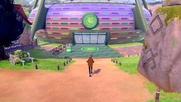 Imagen clara y cercana de un gimnasio Pokémon de la región de Galar. En su símbolo se indica que es de tipo Planta.