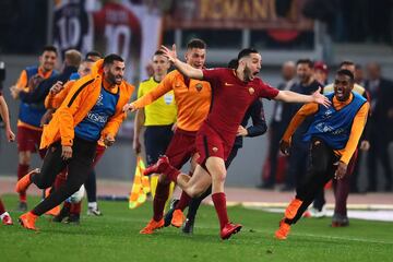 Kostas Manolas celebrates after scoring.