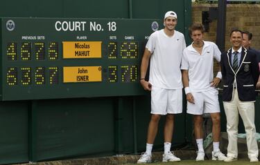 El partido que jugaron el estadounidense John Isner y el francés Nicolas Mahut en la primera ronda de Wimbledon 2010 es aún el más largo de la historia del tenis. Duró 11 horas, 6 minutos y 23 segundos, y terminó con un resultado de 6–4, 3–6, 6–7(7), 7–6(3) y 70–68. Por aquel entonces no había tie-break (desempate) en el último set. El encuentro empezó el 22 de junio y acabó el 24. Entre los récords adicionales del choque está el de set más largo (el quito se fue a las 8 horas y 11 minutos); más juegos en un set (138 en el quinto), más juegos en un partido (183); mayor cantidad de saques directos en un encuentro (216)…
