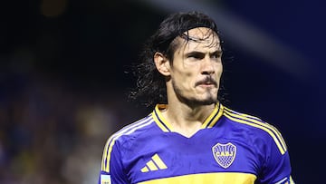 Boca Juniors' Uruguayan forward #10 Edinson Cavani gestures during the Argentine Professional Football League 2025 Apertura Tournament match between Boca Juniors and Rosario Central at La Bombonera stadium in Buenos Aires on February 28, 2025. (Photo by TOMAS CUESTA / AFP)