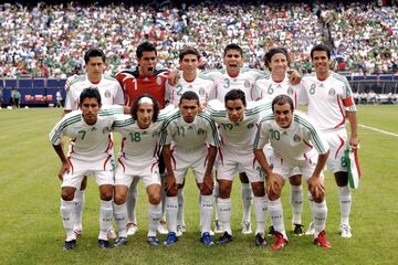 Copa Oro, en New Jersey desde el Estadio de Los Gigantes de Nueva York.
Alberto Medina, Jonny Magallón, Pavel Pardo, Ricardo Osorio, Andrés Guardado . . .