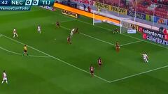 El increíble gol de Brian Fernández en derrota de Necaxa
