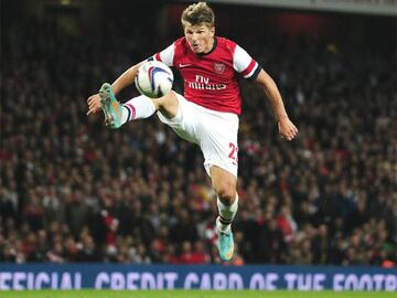 El ruso se convirtió en uno de los grandes atractivos de la Premier League como un hombre desequilibrante en el Arsenal. También recibió votos en la competencia por el Balón de Oro.