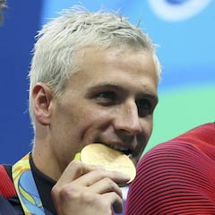 Lochte, “el más odiado del mundo”, subasta tres oros olímpicos