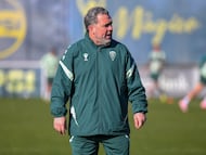 Sergio González dirigiendo un entrenamiento del Cádiz CF.