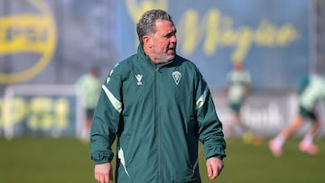 Sergio González dirigiendo un entrenamiento del Cádiz CF.