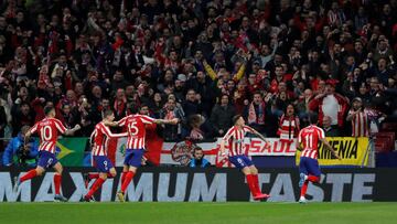 Saúl celebra el gol conseguido contra el Liverpool.