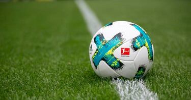 When does the transfer market close in Europe's major leagues?