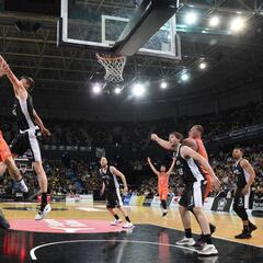 El Bilbao golpea primero con fuerza ante el Palencia