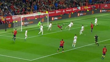 Iba para gol memorable: el escorzo de Sarabia culminando
el frenes¨ª de la Selecci¨®n