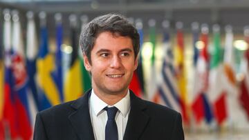 GRAF2507. PARÍS, 09/01/2024.- Imagen de archivo del actual ministro de Educación de Francia, Gabriel Attal, quien fue nombrado este martes por el presidente Emmanuel Macron para sustituir a Elisabeth Borne al frente del Ejecutivo, lo que le convierte en el primer ministro más joven en la historia del país. A sus 34 años, Attal, considerado uno de los más fieles colaboradores del presidente, exmilitante socialista, es el más popular miembro del actual Gobierno y tendrá la labor de relanzar su acción, tras la adopción en el último año y medio de medidas impopulares como la reforma de las pensiones y la ley de inmigración. EFE/ Olivier Hoslet
