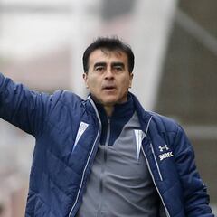 Quinteros deja Católica