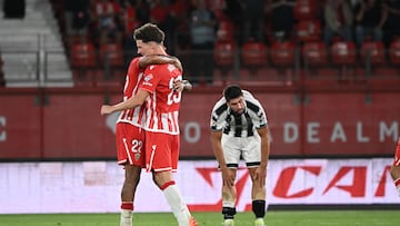 Alegría de los jugadores del Almería ante el Castellón.