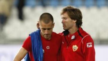 <b>MALOS TIEMPOS. </b>Luna y Corona, abatidos tras la última derrota.