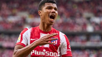 Reinildo Mandava celebra un gol del Atlético.