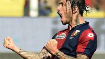 Mauricio Pinilla celebra ante Lazio, uno de sus dos goles en el presente torneo.
