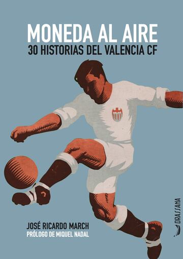 La fundaci¨®n, en marzo de 1919, del Valencia Club de F¨²tbol revolucion¨® el deporte en la ciudad de Valencia. Impulsado por su inquebrantable voluntad de alcanzar el ¨¦xito, el club consigui¨® en poco tiempo convertirse en alternativa a los grandes del f¨²tbol espa?ol. Los triunfos y derrotas vividos a lo largo de todo un siglo han acabado configurando un relato can¨®nico muy potente, del que dan cuenta decenas de publicaciones. M¨¢s all¨¢ de esta visi¨®n, sin embargo, infinidad de personajes y episodios, que tambi¨¦n forman parte de la historia del club, a veces de manera muy destacada, permanec¨ªan en el olvido. Hasta ahora. Avalada por el rigor y el prestigio de su autor, reconocido como uno de los estudiosos m¨¢s destacados del f¨²tbol valenciano, 'Moneda al aire' recupera treinta de estos momentos y protagonistas. Un apasionante viaje a trav¨¦s de la historia del Valencia que convierte esta obra en un libro imprescindible para festejar el Centenario. (Casa del libro)