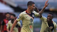 Mateus Uribe y Andr&eacute;s Ibarg&uuml;en celebrando un gol con el Am&eacute;rica de M&eacute;xico