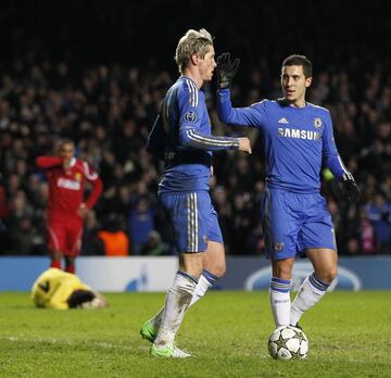 Tras ganar la CHampions League en 2012. El Chelsea fichó al prometedor jugador belga. 2 años defendieron juntos la camiseta blue.