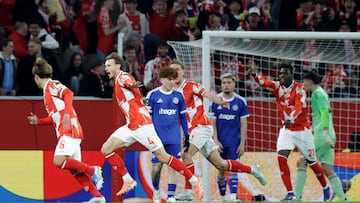 Stefan Posc celebra un gol.