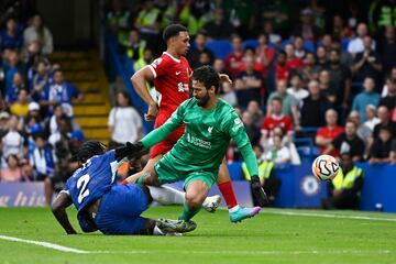 Liverpool debutó en la Premier League en condición de visitante ante el Chelsea. Luis Díaz abrió el marcador para los Reds, mientras que Axel Disasi empató para los locales para el 1-1 final.