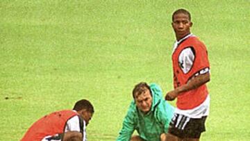 <b>FALLECIMIENTO</b>. Herman Gaviria, tendido en el suelo tras ser alcanzado por un rayo.